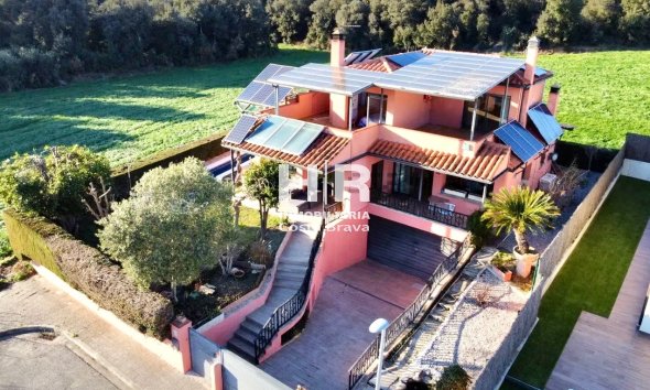 Casa unifamiliar - Venta - AIGUAVIVA -
                CENTRO PUEBLO
