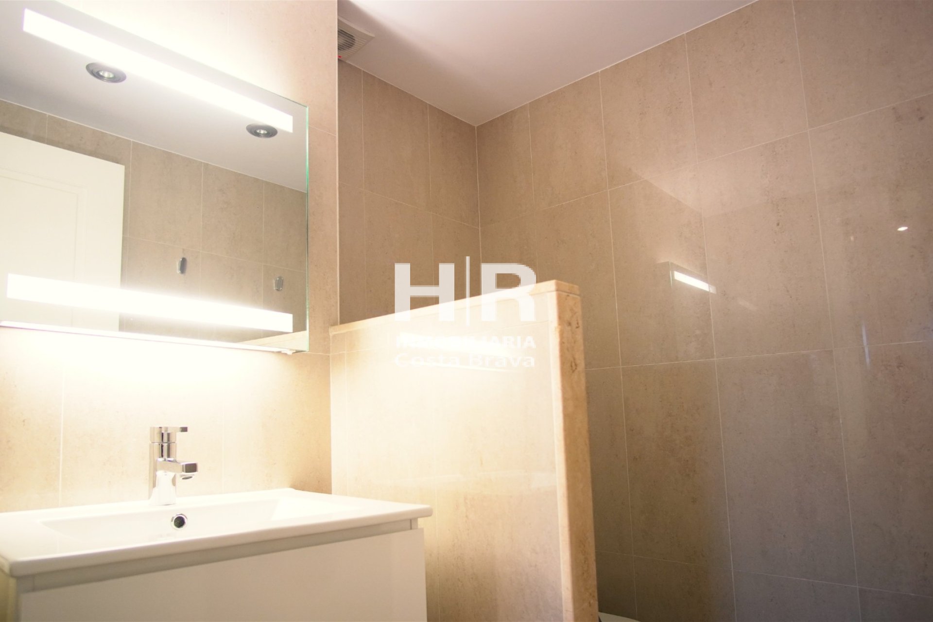 Sale - Apartment / flat - Platja D'Aro - Primera línea de mar