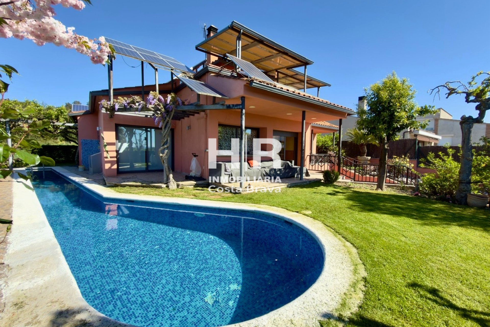 Sale - Casa unifamiliar - AIGUAVIVA - CENTRO PUEBLO