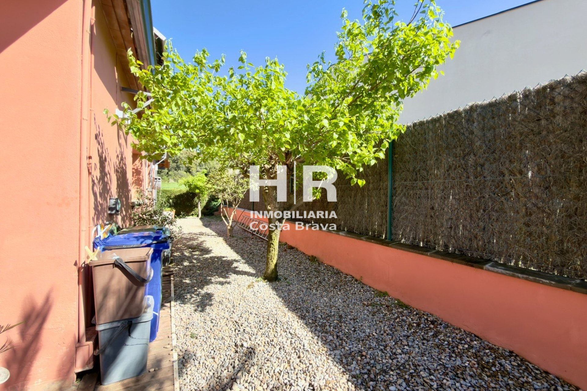 Sale - Casa unifamiliar - AIGUAVIVA - CENTRO PUEBLO