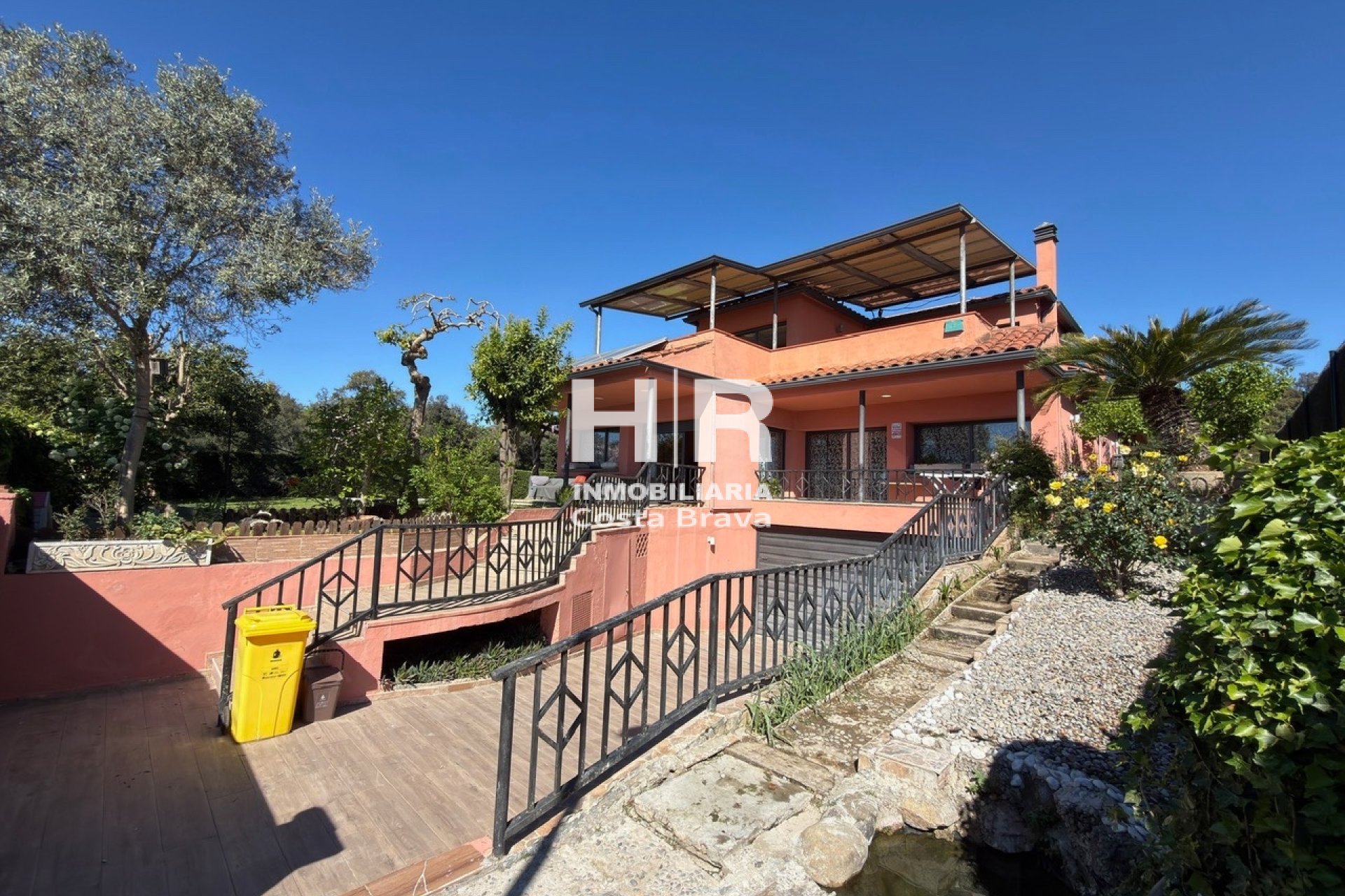 Sale - Casa unifamiliar - AIGUAVIVA - CENTRO PUEBLO