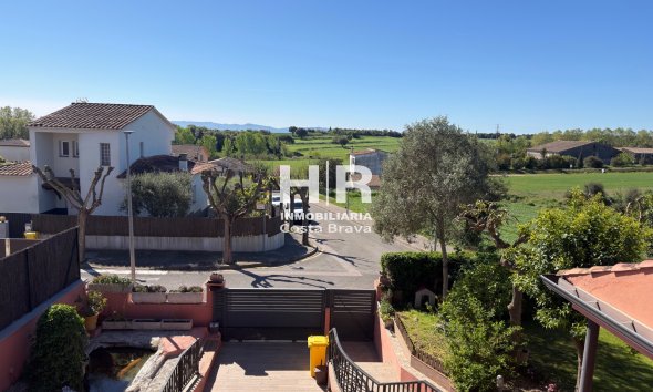 Venta - Casa unifamiliar - AIGUAVIVA - CENTRO PUEBLO