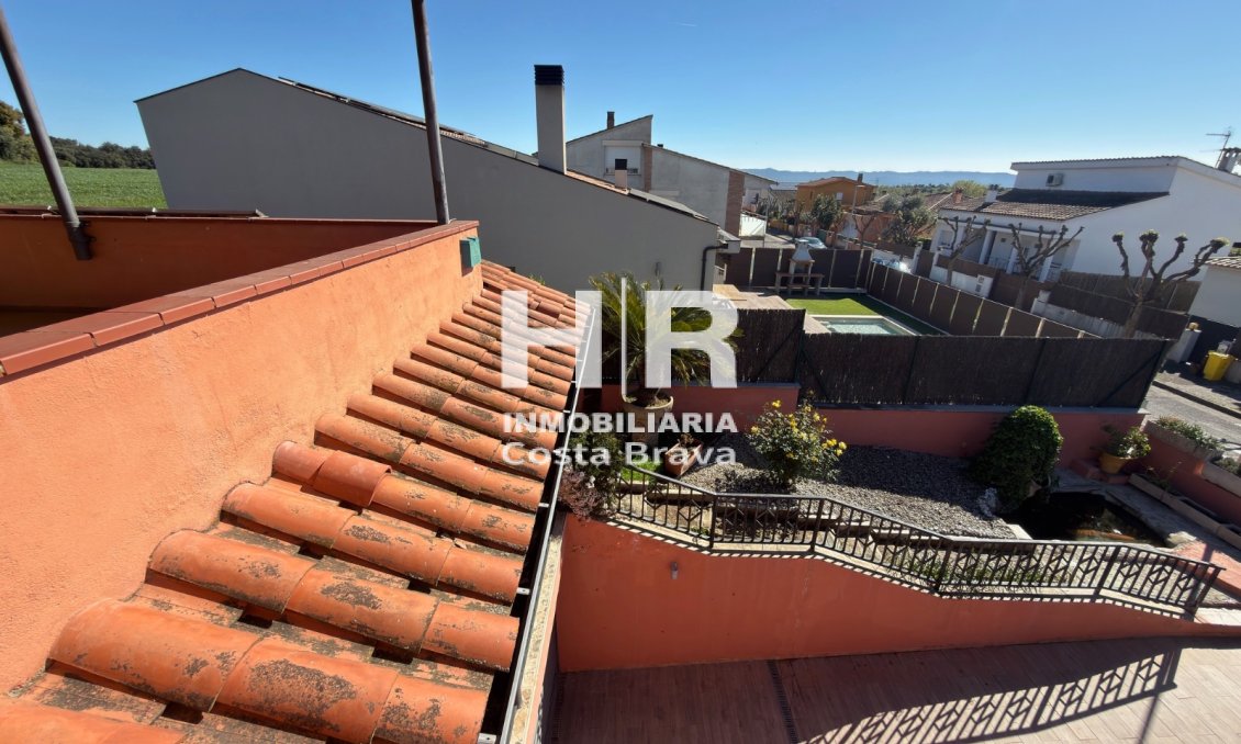 Venta - Casa unifamiliar - AIGUAVIVA - CENTRO PUEBLO