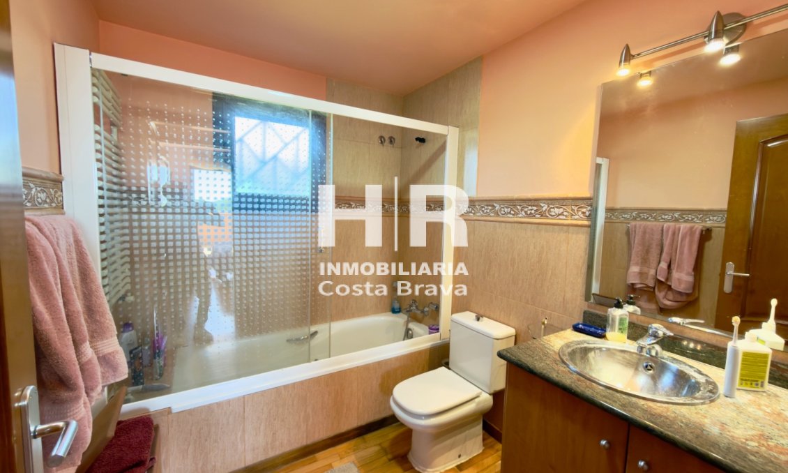 Venta - Casa unifamiliar - AIGUAVIVA - CENTRO PUEBLO