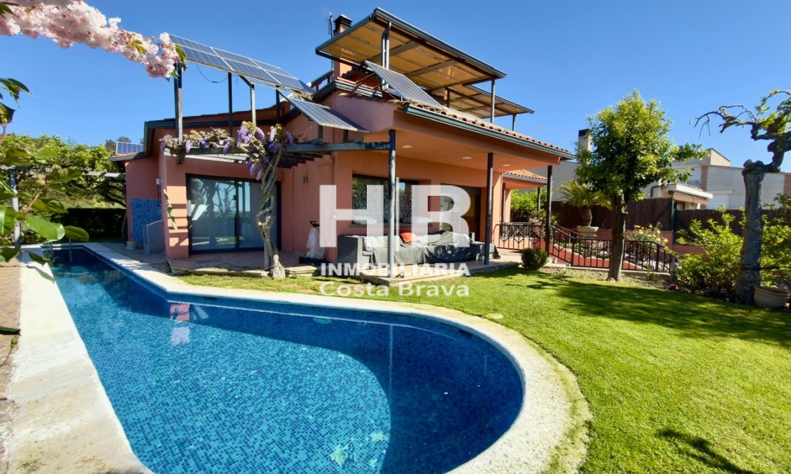Venta - Casa unifamiliar - AIGUAVIVA - CENTRO PUEBLO