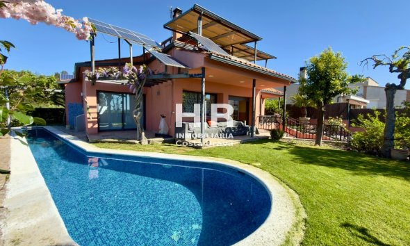 Venta - Casa unifamiliar - AIGUAVIVA - CENTRO PUEBLO
