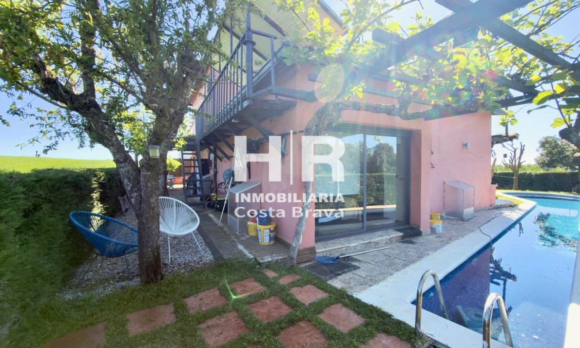 Venta - Casa unifamiliar - AIGUAVIVA - CENTRO PUEBLO