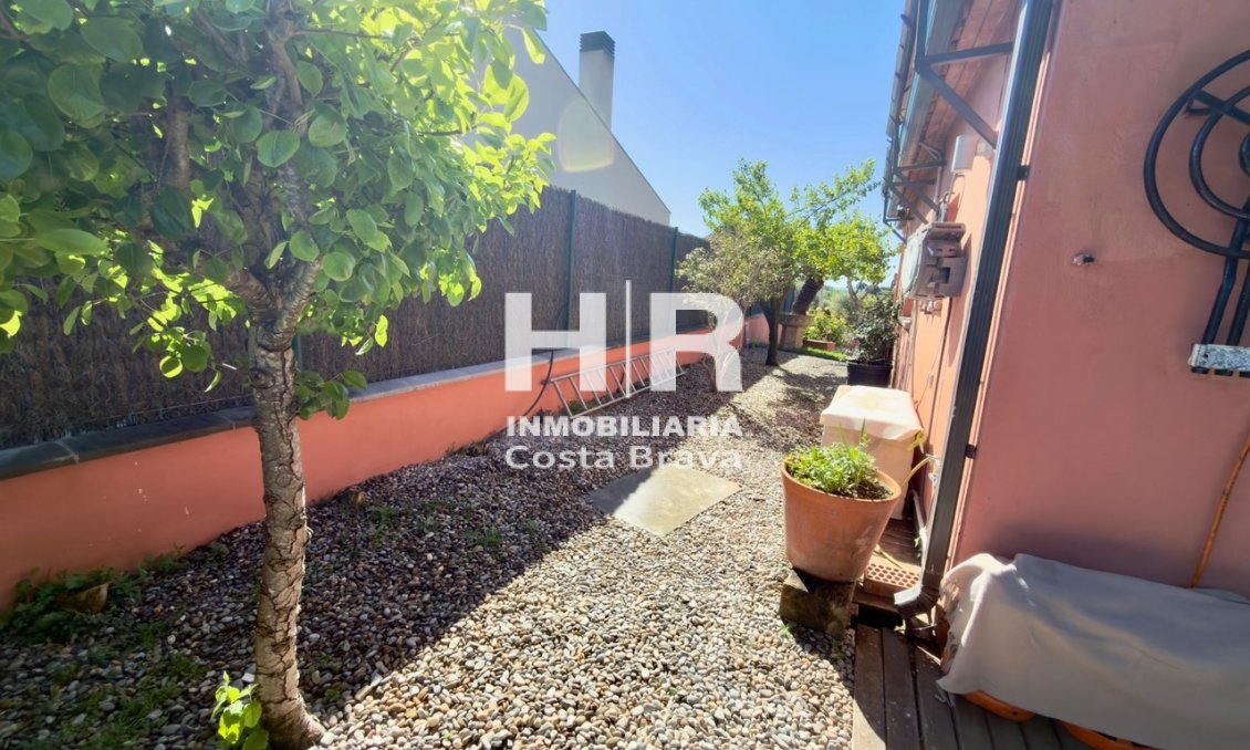 Venta - Casa unifamiliar - AIGUAVIVA - CENTRO PUEBLO
