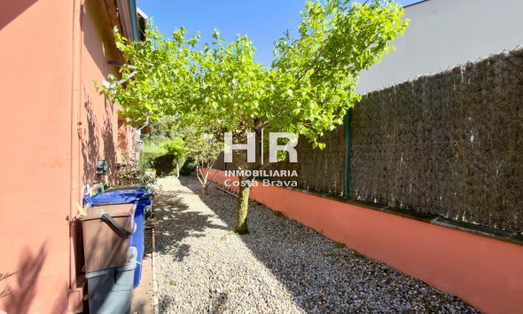 Venta - Casa unifamiliar - AIGUAVIVA - CENTRO PUEBLO