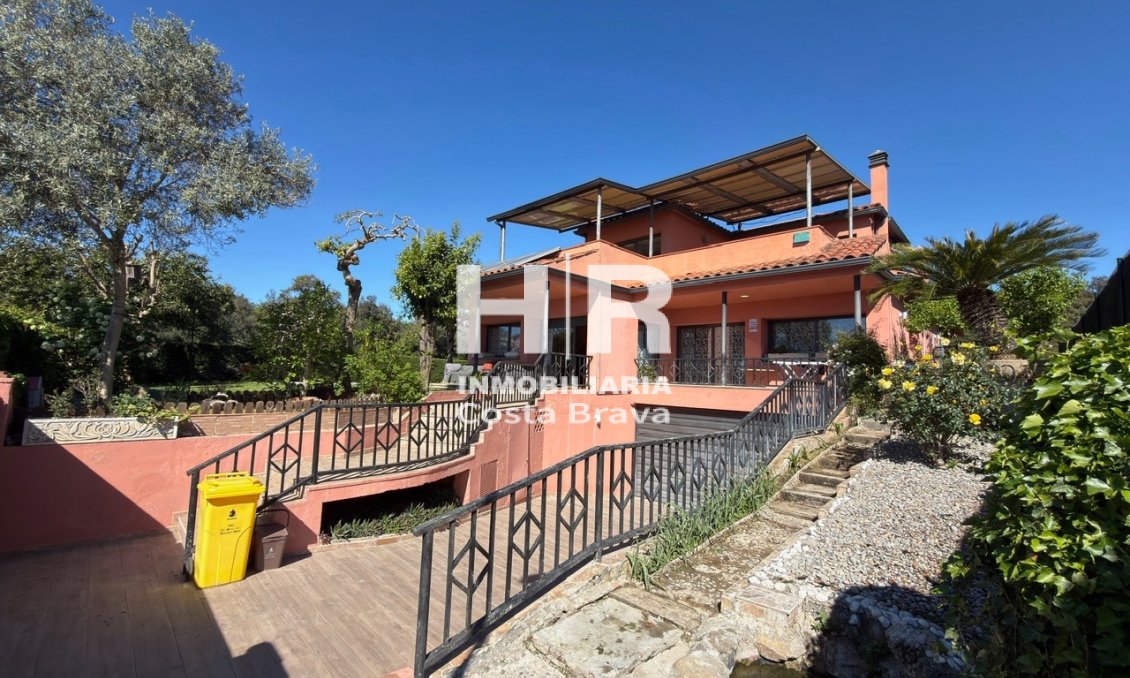 Venta - Casa unifamiliar - AIGUAVIVA - CENTRO PUEBLO