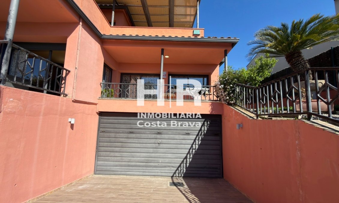 Venta - Casa unifamiliar - AIGUAVIVA - CENTRO PUEBLO
