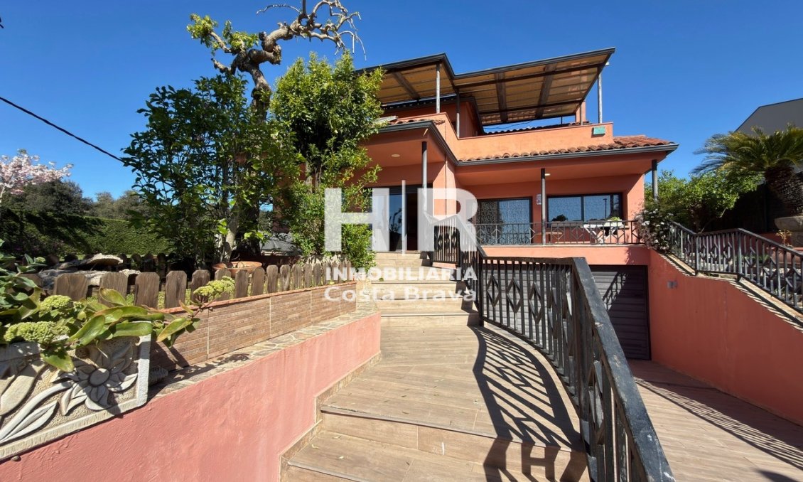 Venta - Casa unifamiliar - AIGUAVIVA - CENTRO PUEBLO